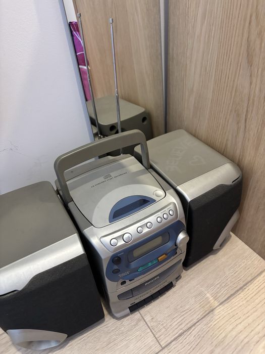 Radio Philips com 2 colunas - CDs e Cassetes