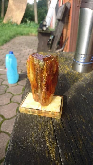 bryla bursztynu figurka