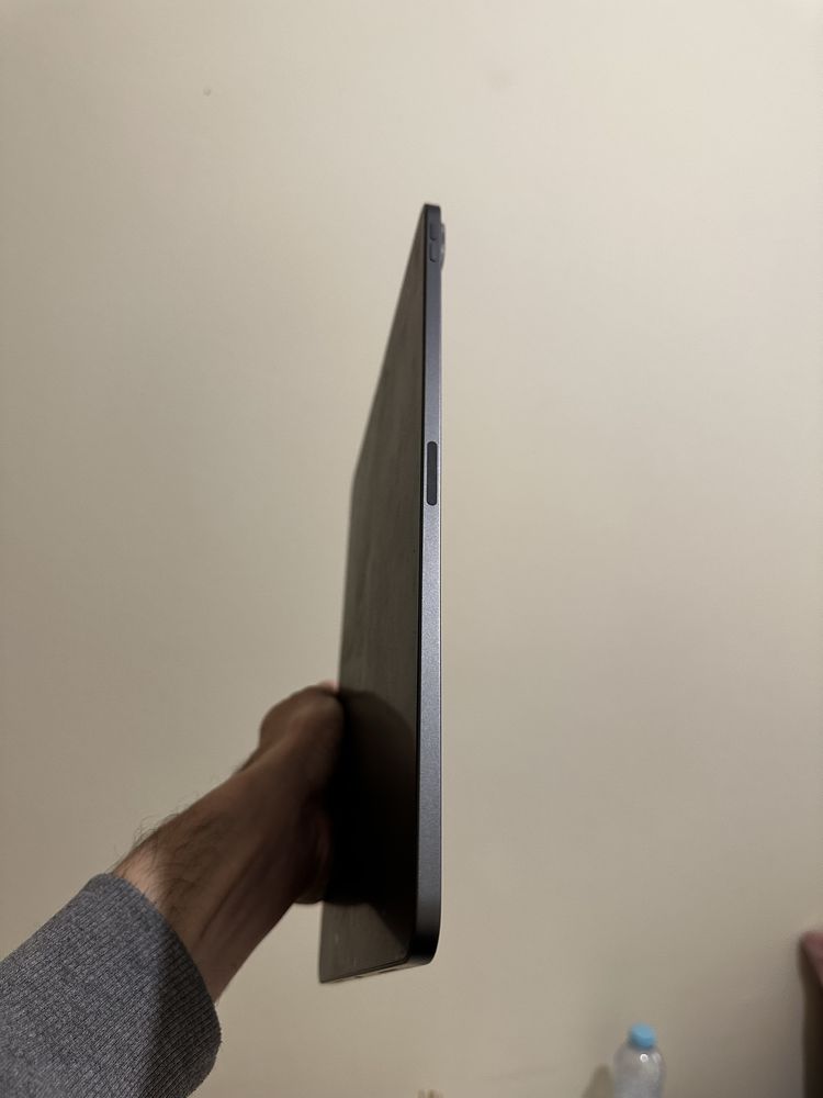 iPad 12.9 (5-gen) + Magic Keyboard - como novo