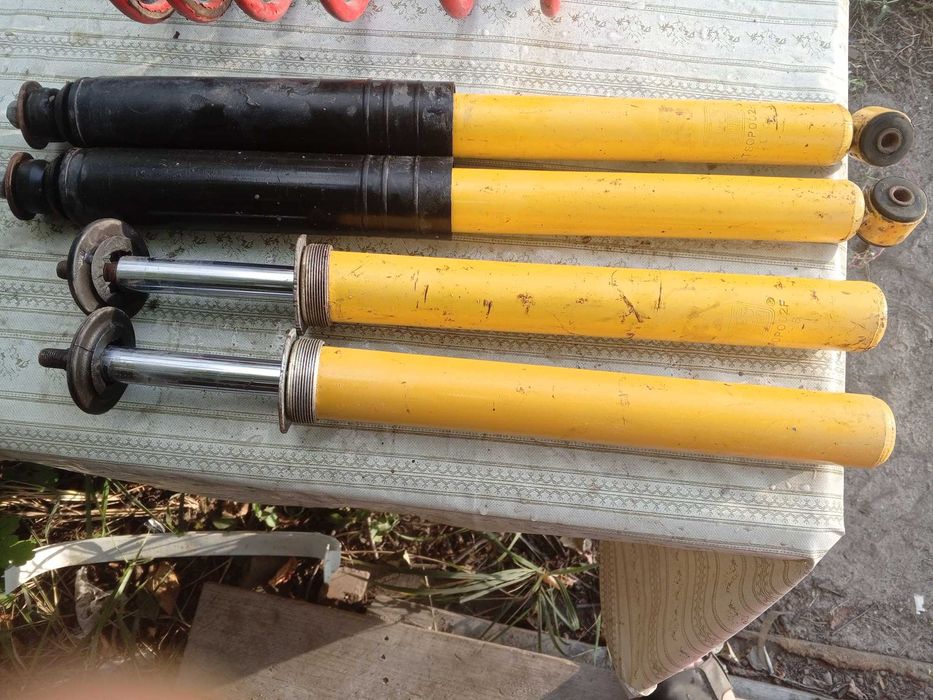 продам аммортизаторы передние и задние на авто Ланос