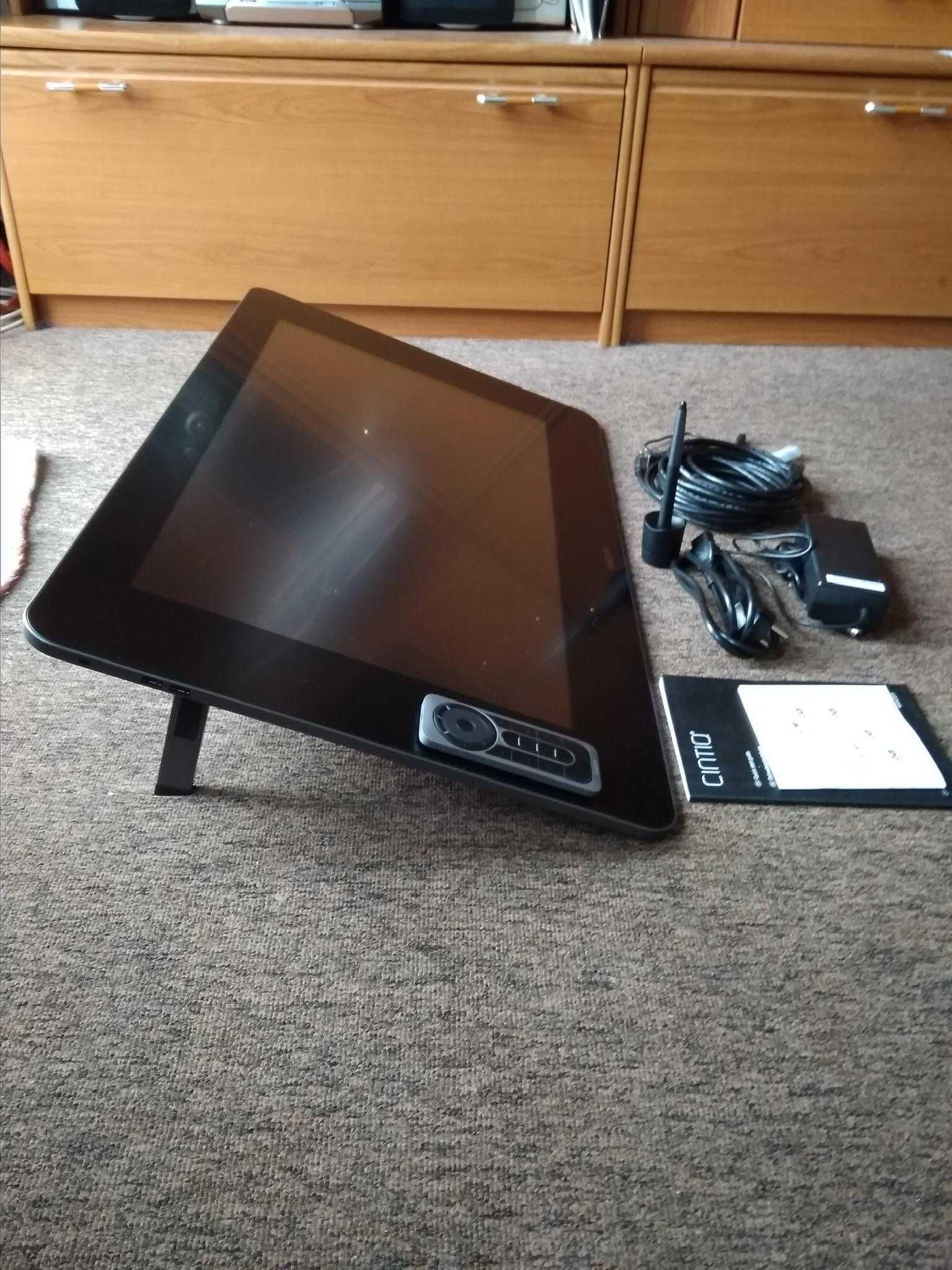 Wacom Cintiq Pro 24 4K DTK-2420 + Podstawa Ergo Stand