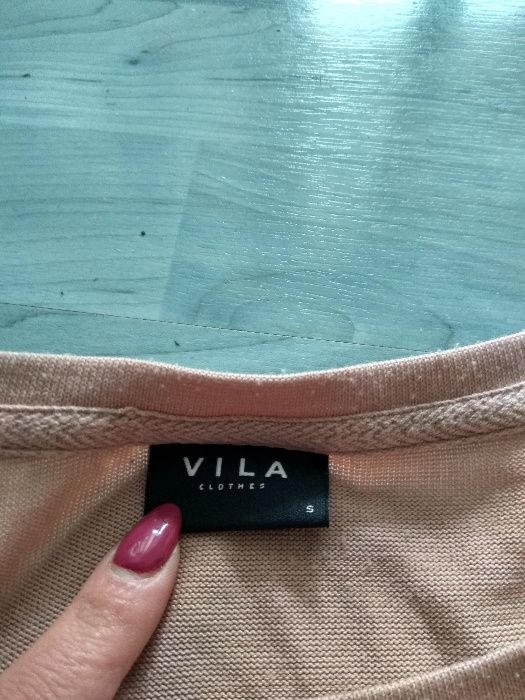 Sweterek Vila z koronką