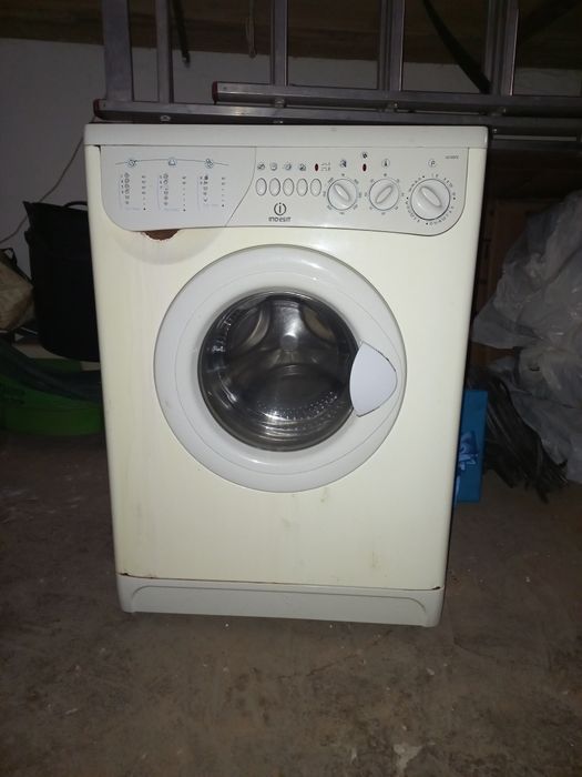 Пральна машина Indesit