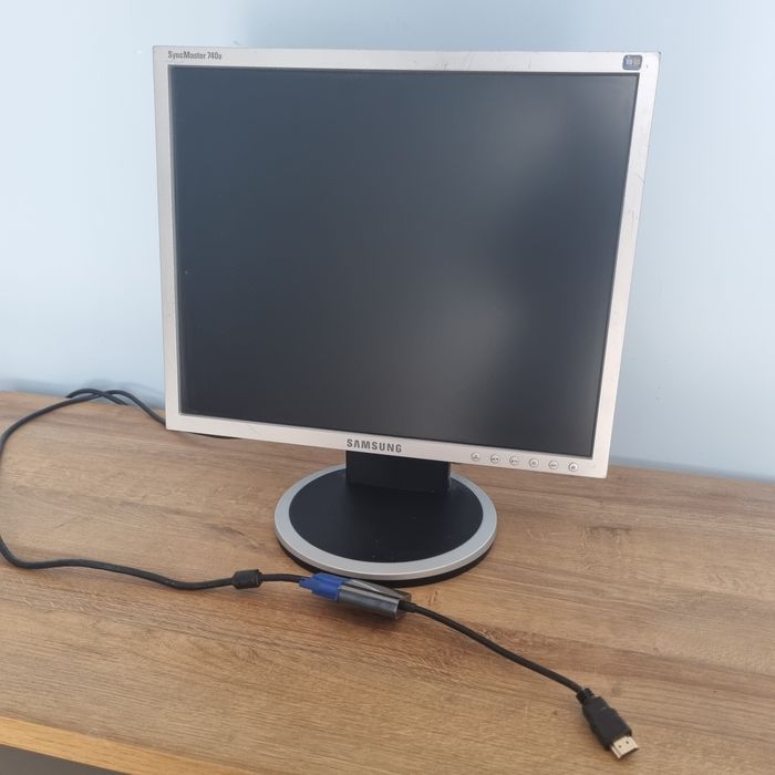 Monitor Samsung  plus przejściówka HDMI