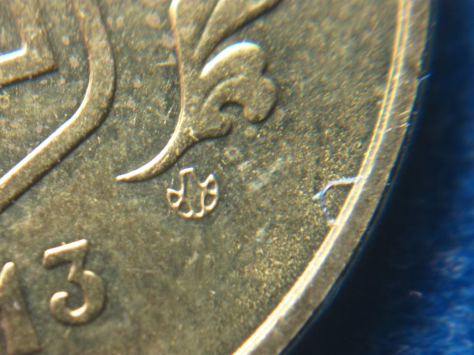 Монета 50 к. 2013 года,разный штамп монетного двора.