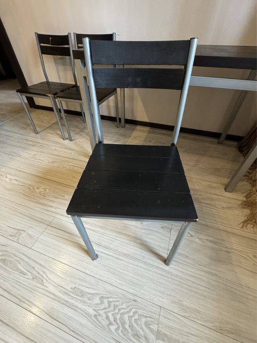 Стіл і 3 стільця