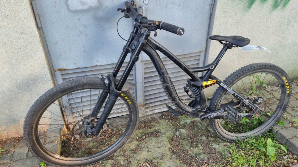 Rower Ns Bikes Fuzz DH 27.5 M Shimano Saint Rock Shox