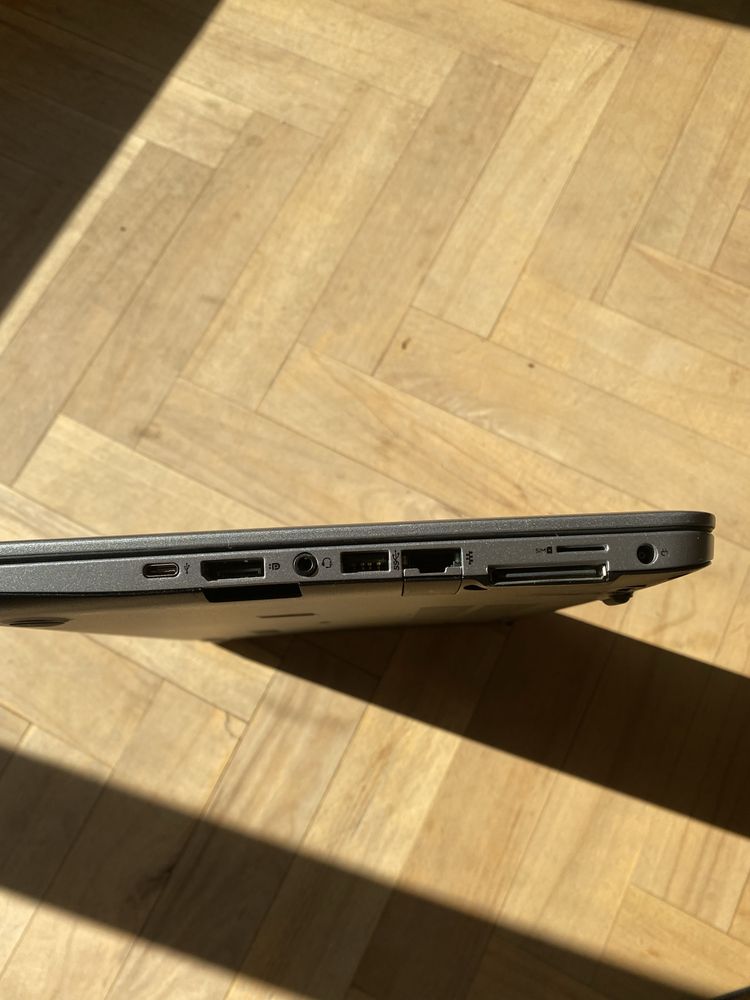 Laptop i7, 8GB, SSD 256, Win 10 Pro + Ładowarka (orginalna)