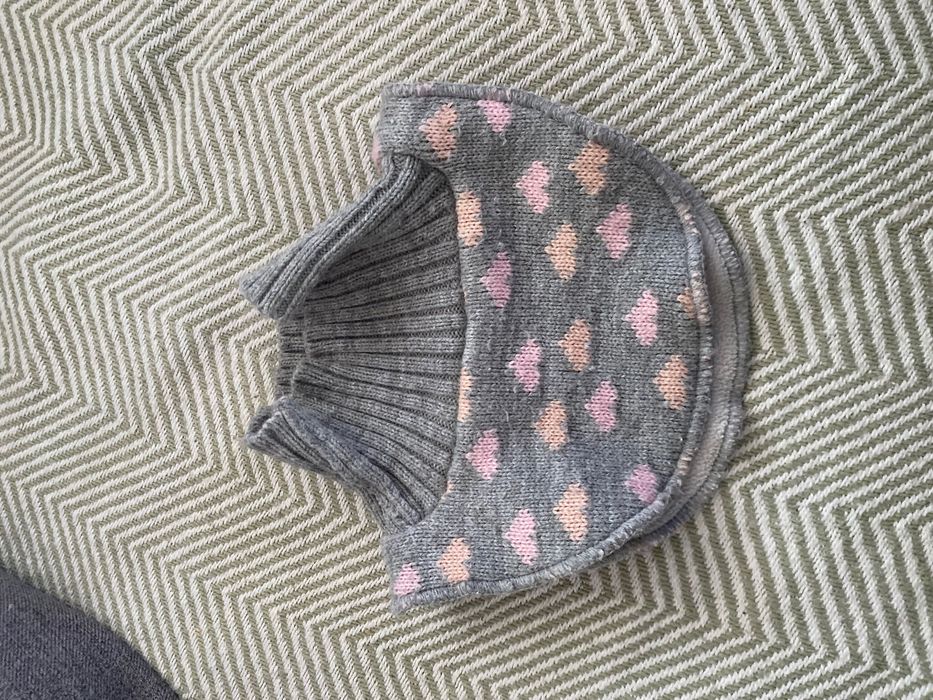 Konin na zimę szary w serduszka 1-2lata szalik