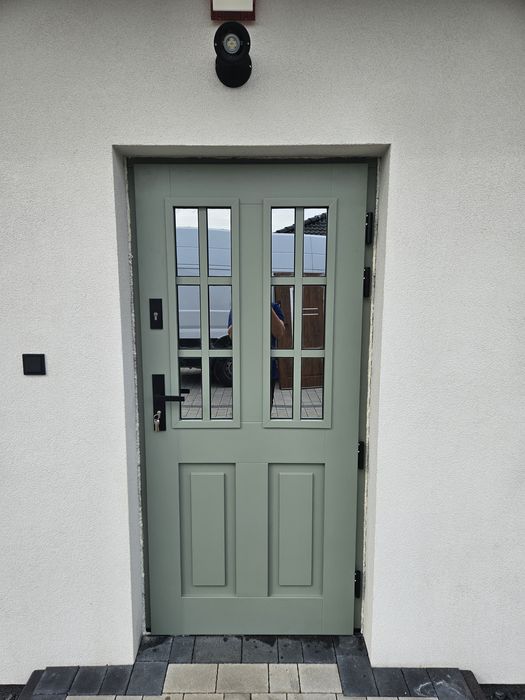 Drzwi zewnętrzne wejściowe drewniane z montażem producent