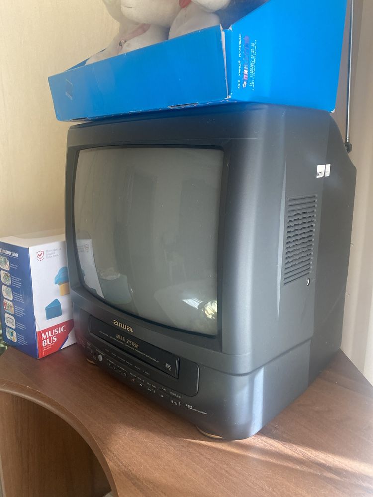 Телевизор с касетой