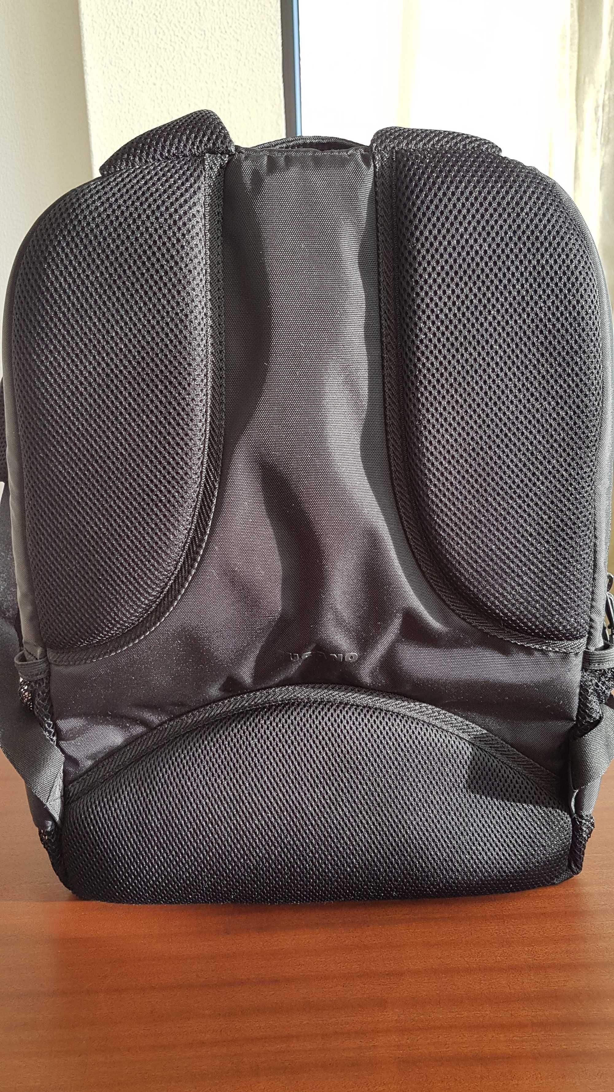 Mochila Tucano Preta 17''