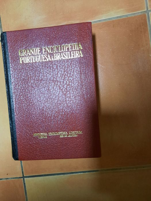 Grande Enciclopédia Portuguesa e Brasileira. Muito bom estado.