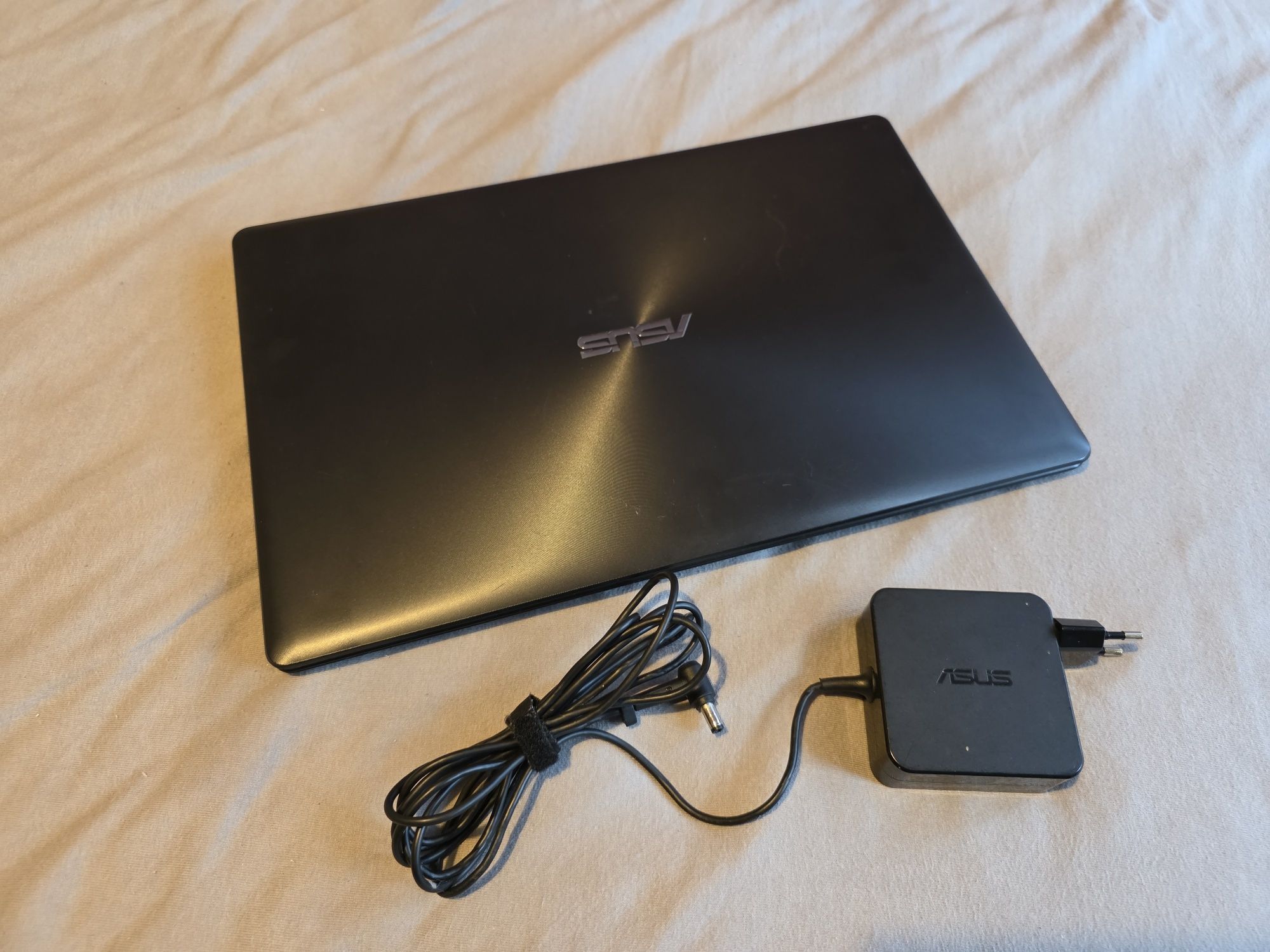 ASUS R513C i3-3127U, 256GB SSD, 4GB ram, GTX 710M