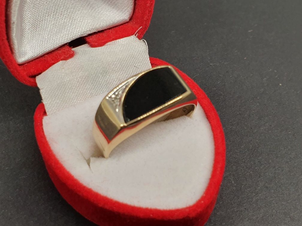 Złoto złoty sygnet pierścionek z brylantem 3.2g
