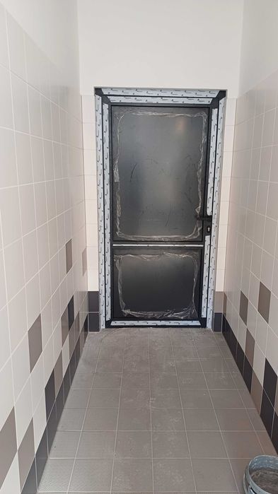 Drzwi okna konstrukcje aluminiowe, pomieszczenia .