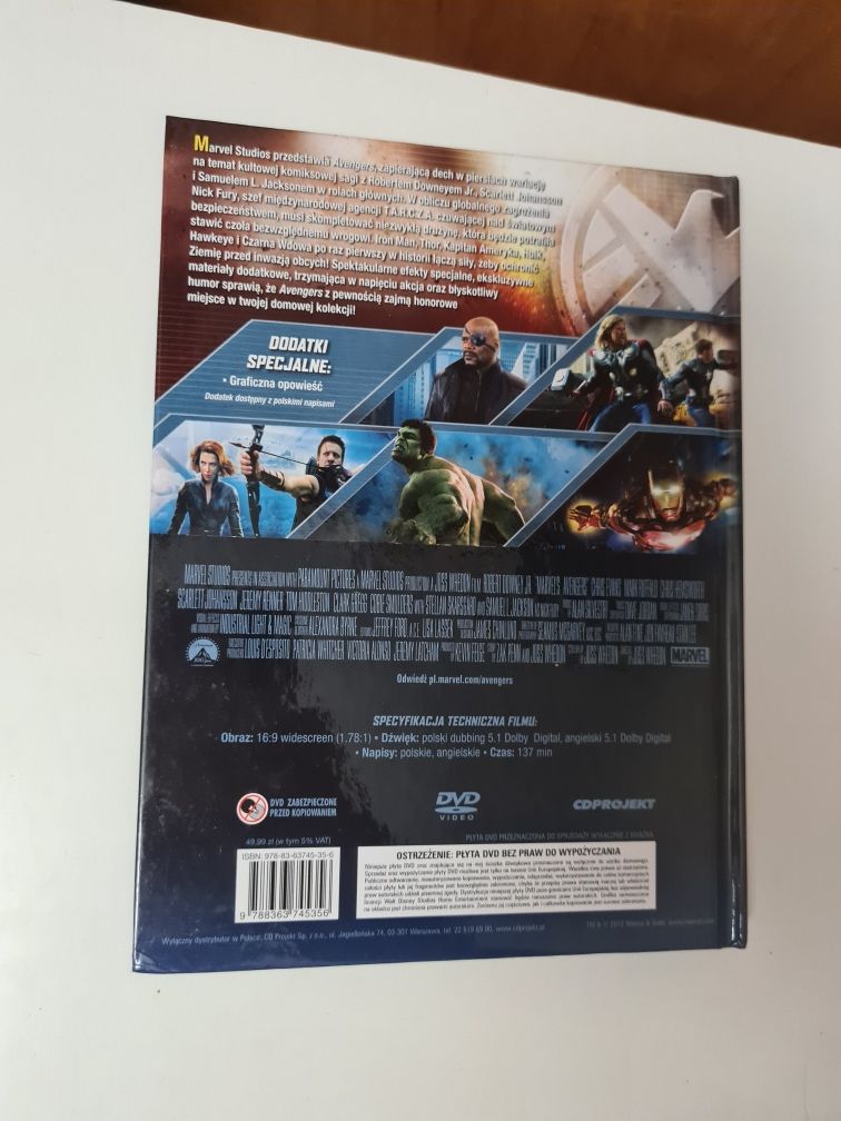 Marvel's Avengers - książka i film na DVD Marvel