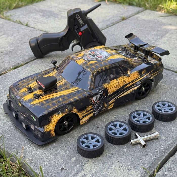 Машина на радиоуправлении 3.7V дрифтує підсвічування, парогенератор