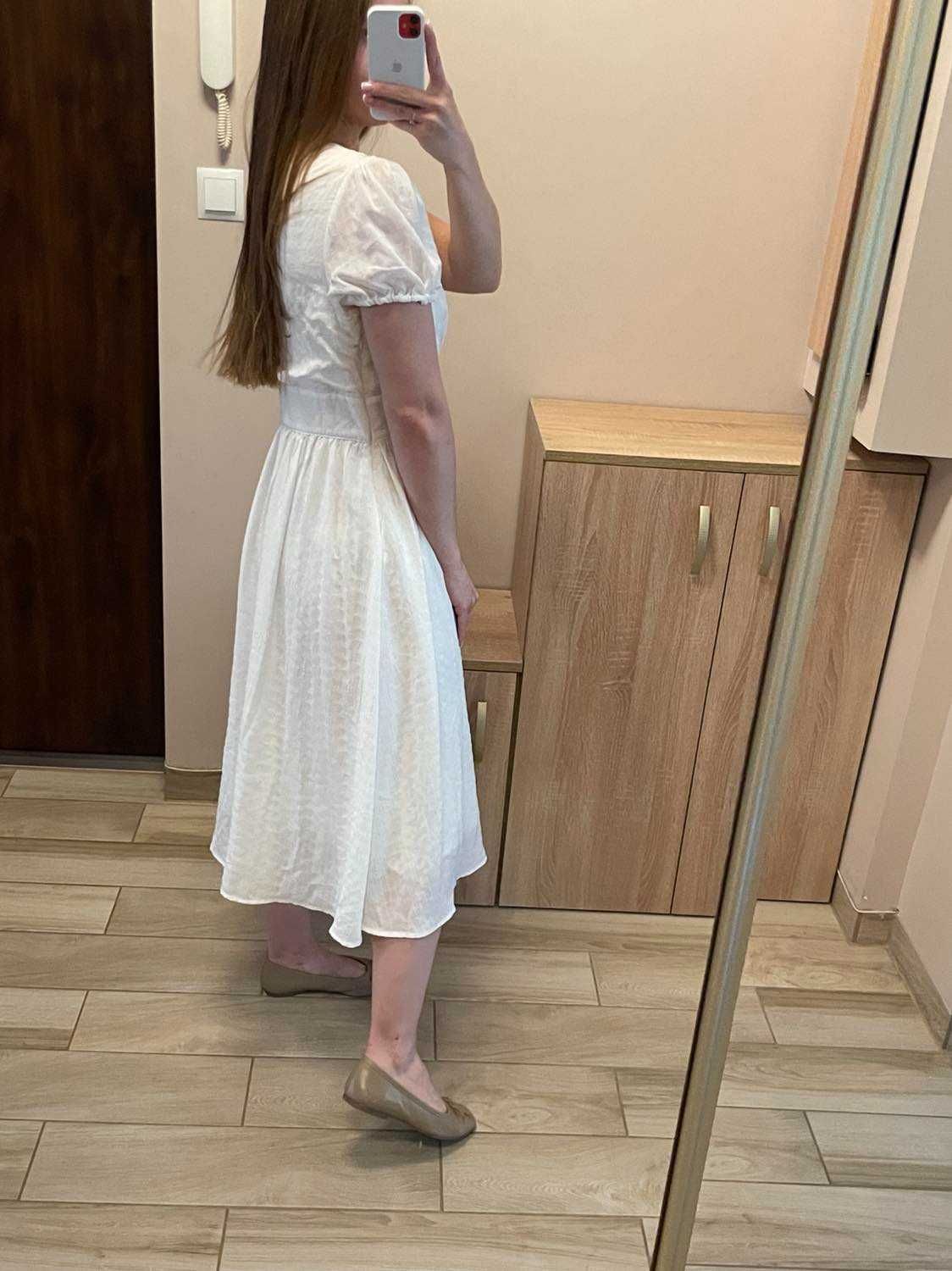 Biała sukienka letnia Mohito 36