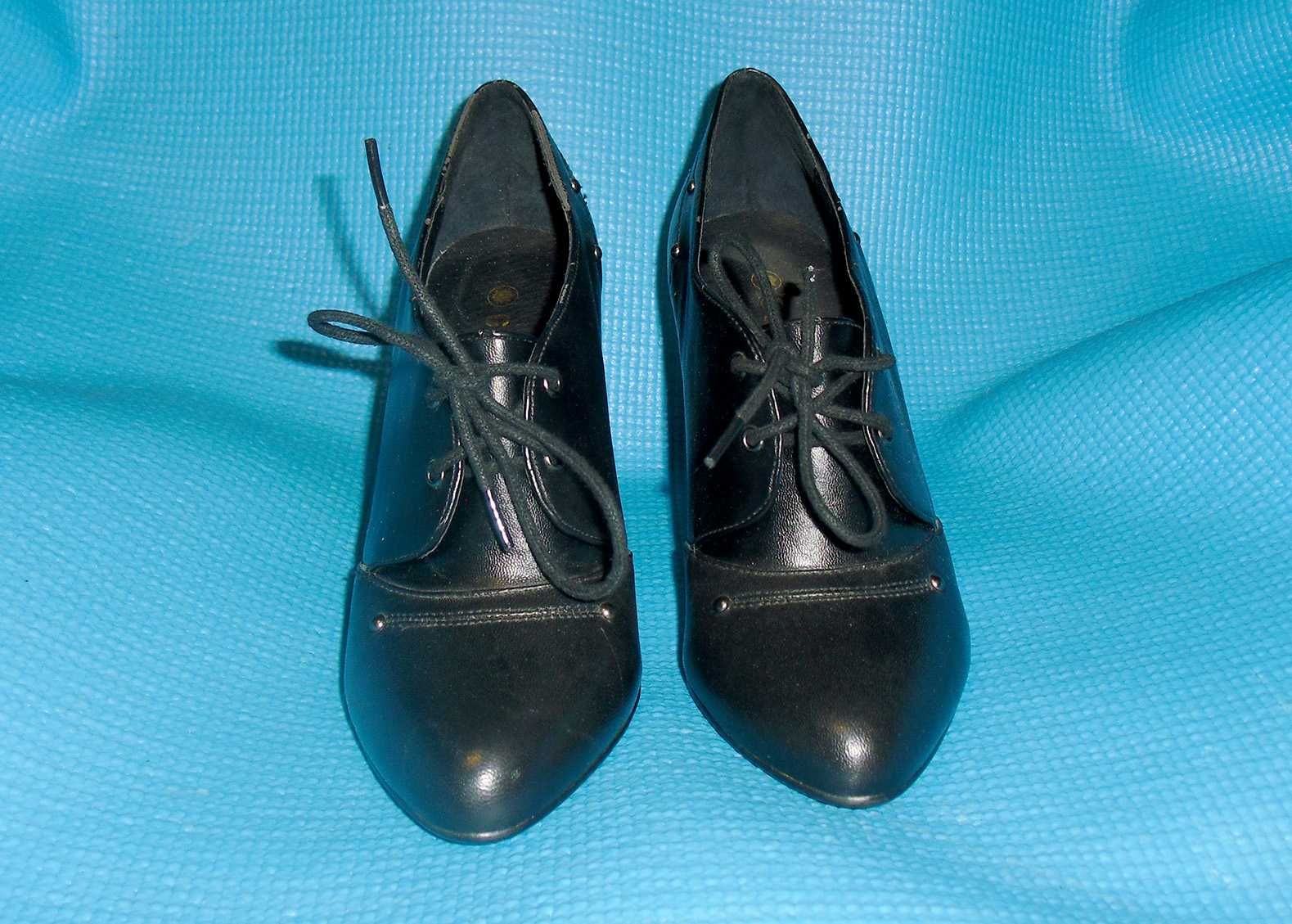 Ботинки женские на шнурках