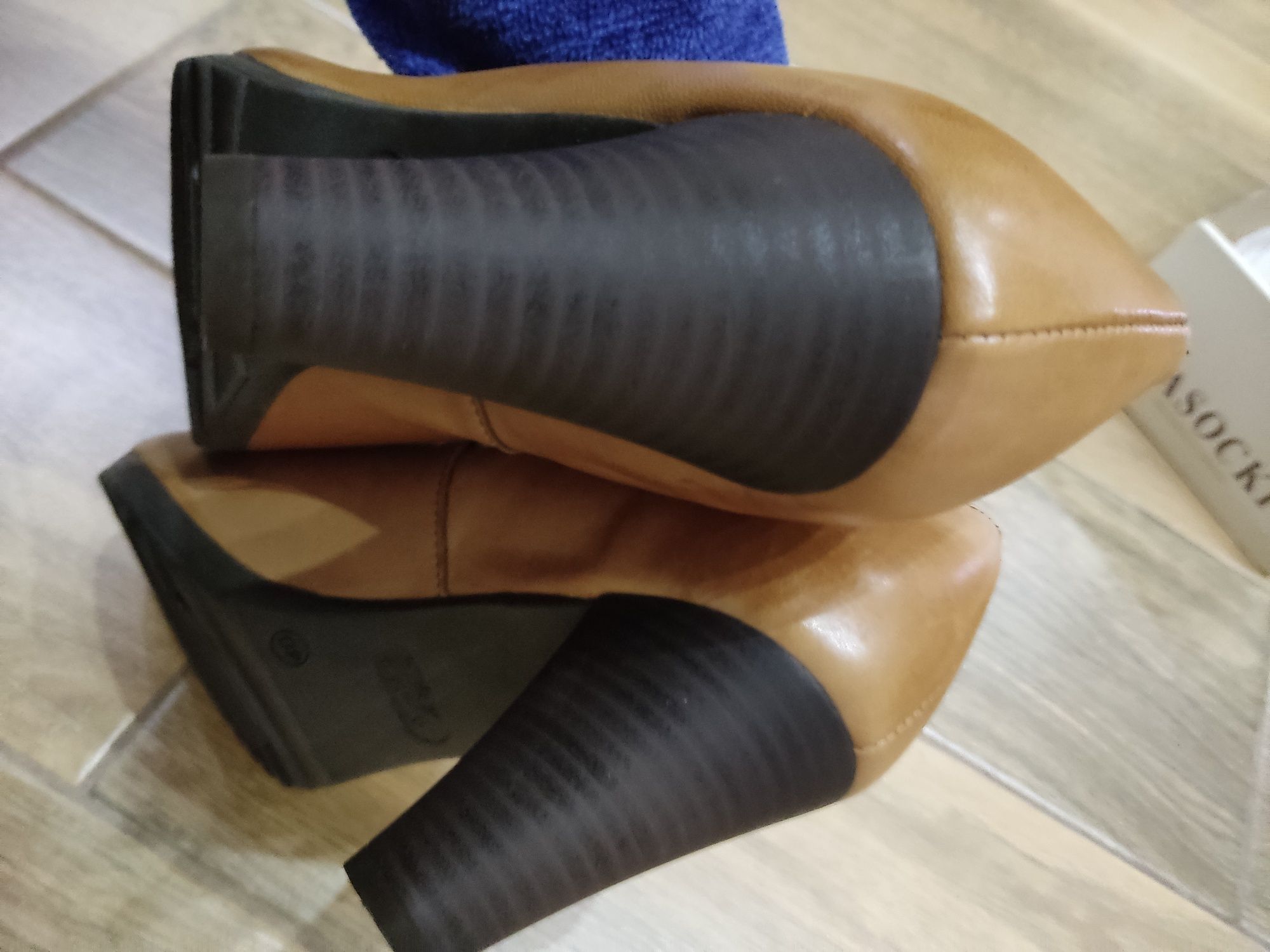 Buty półbuty pantofle Lasocki 40 41 skóra nowe bdb brąz camel