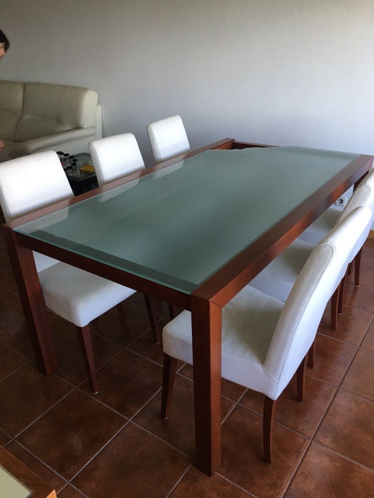 Mesa em madeira de cerejeira