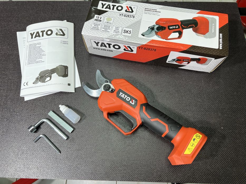 Секатор аккумуляторный бесщеточный YATO YT-828378 (без АКБ и ЗУ)