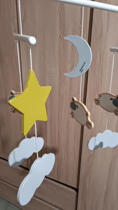 Гарний дерев'яний мобіль