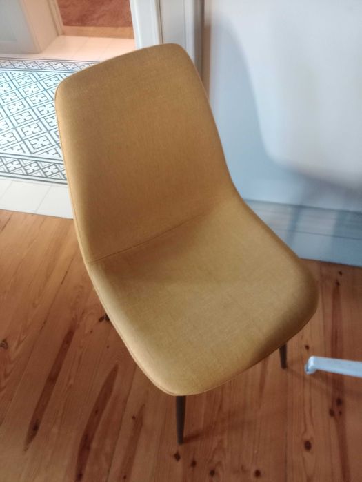 Cadeira Homa SLANO amarela de veludo