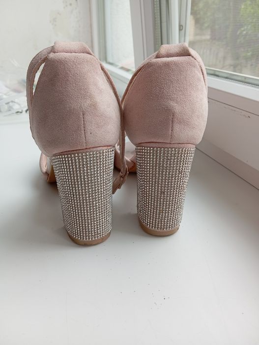 Босоніжки замш в гарному стані