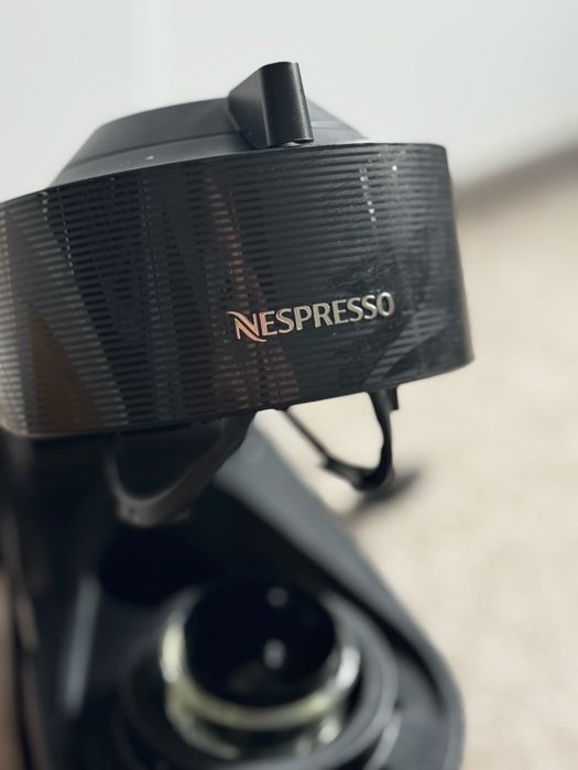 Ekspres kapsułkowy Nespresso Vertuo Pop Czarny + stojak na kapsułki