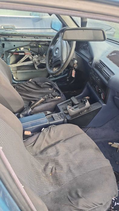 duas BMW E34 Touring 525TDS às peças