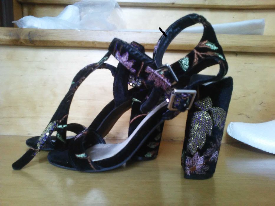 buty sandały na słupku welur/haft Ed.LIMITED roz. 38/wesele in.