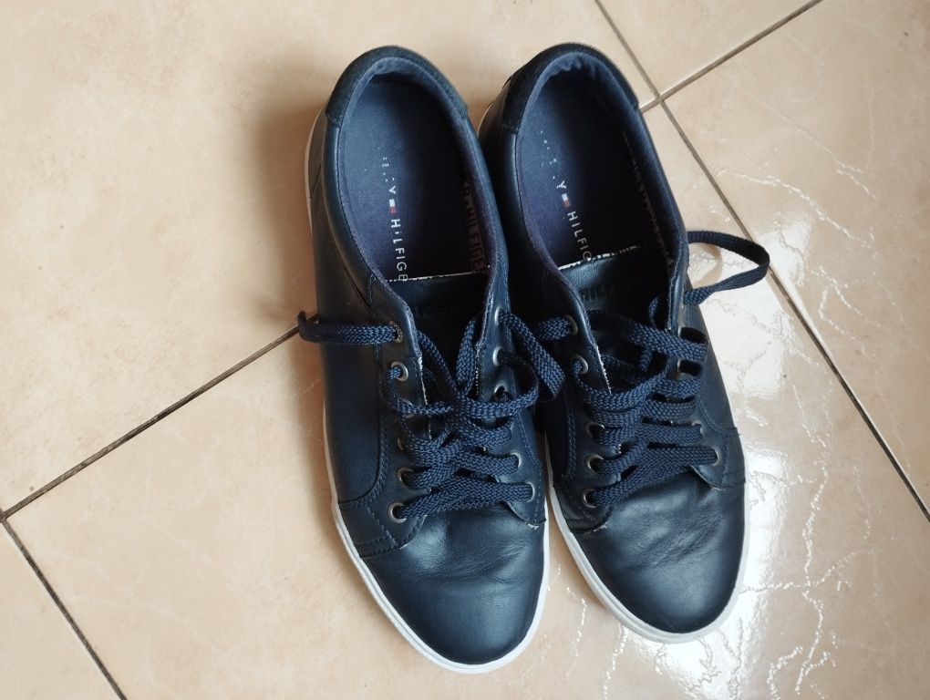 Продам шкіряні кеди Hilfiger