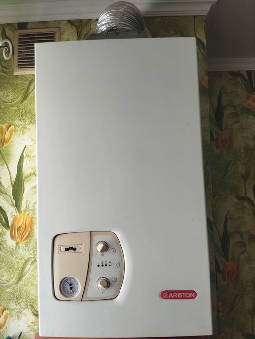Продам котел Ariston uno