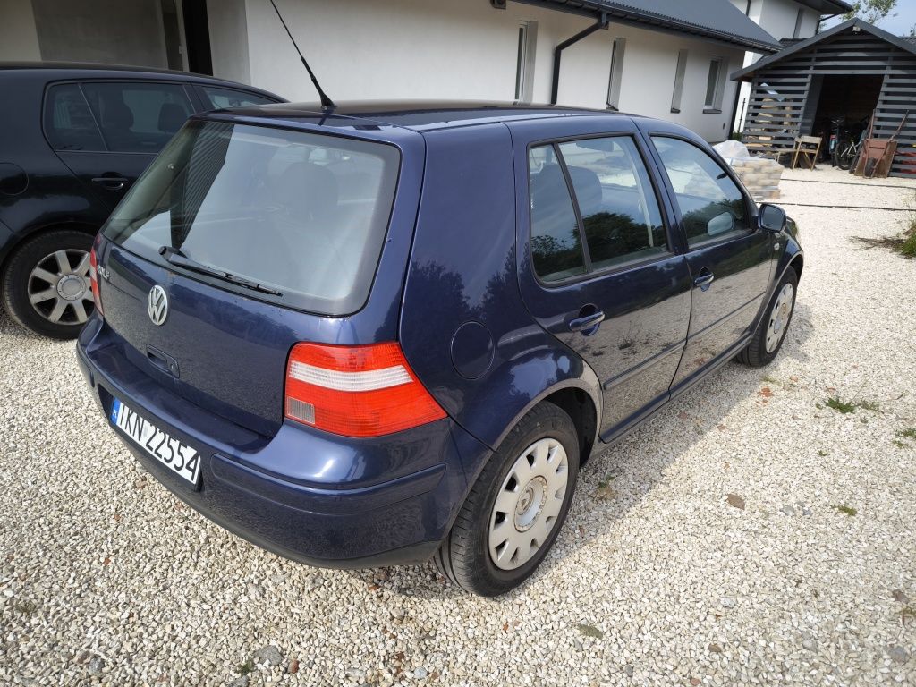 Volkswagen Golf 4 2003r. Benz+Gaz, dwa komplety opon, bezwypadkowy