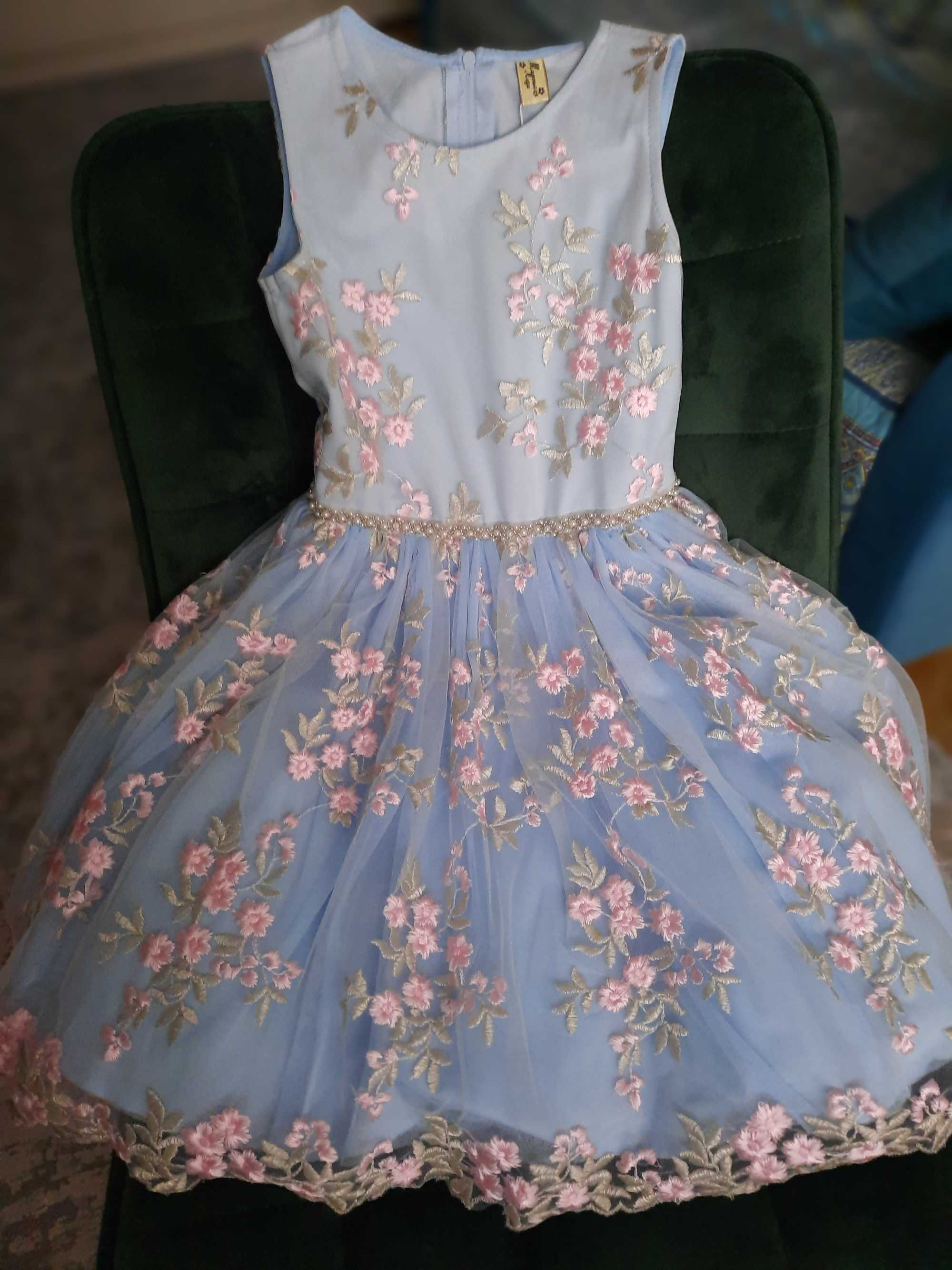 Голубое нарядное платье бренда "Маленькая Леди" р.116