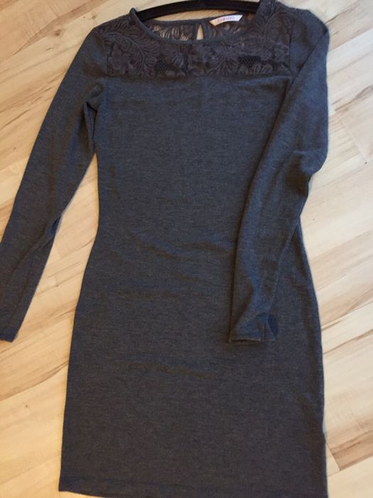 Szara sweterkowa sukienka S Camaieu