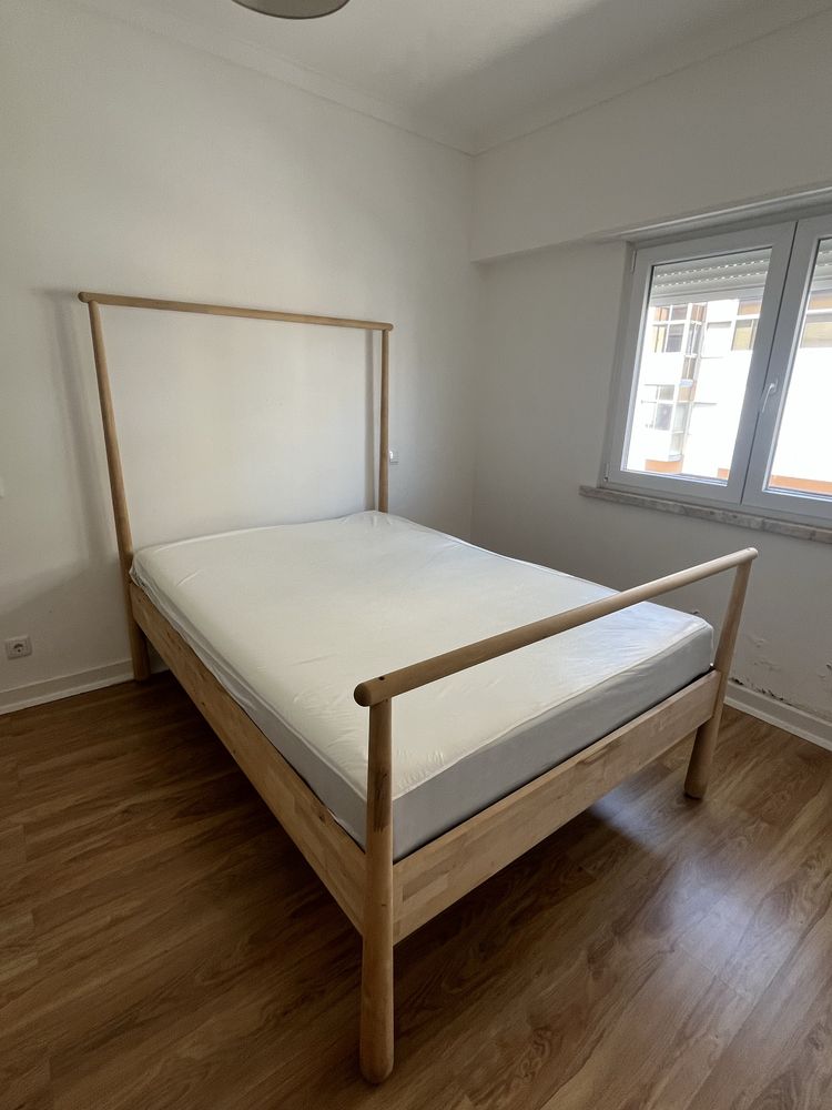 Cama em excelente estado (sem colchão)