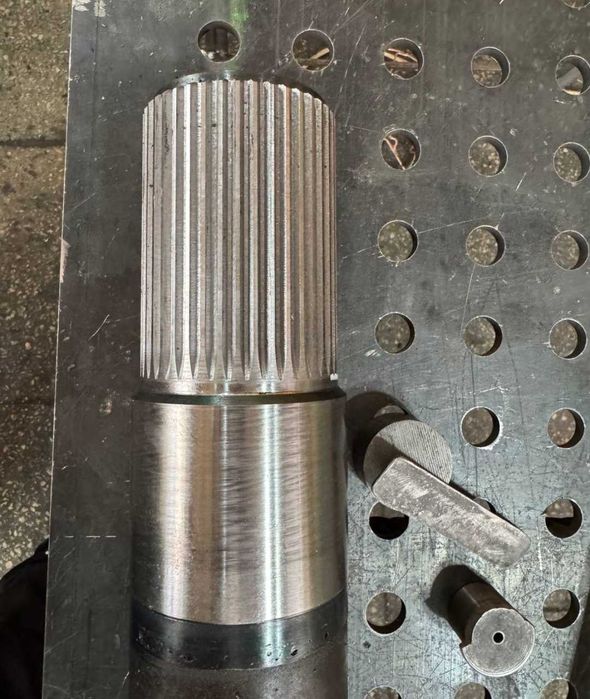 Ремонт задньої навіски (важелів, валів, тяги) трактора John Deere 8000