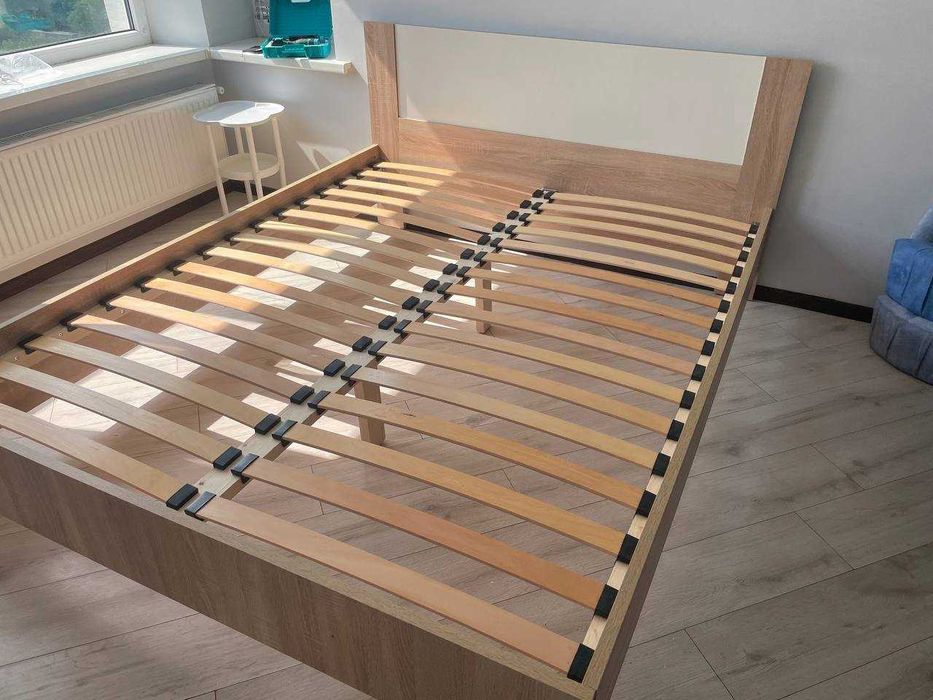 Надійне двоспальне ліжко Нове ліжко з матрацом