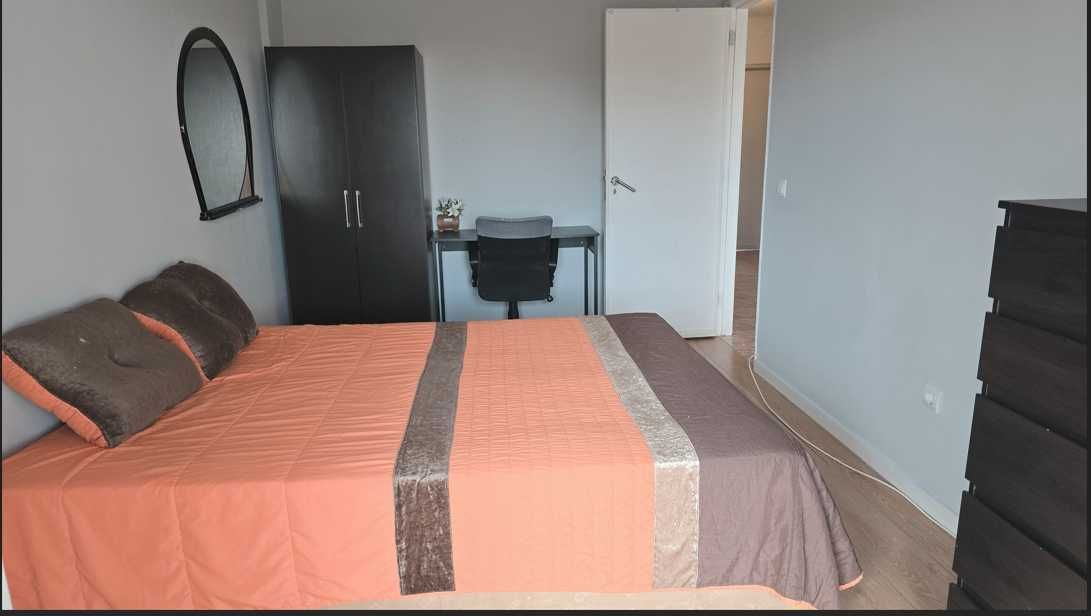 Quarto c/ Varanda - Camarate