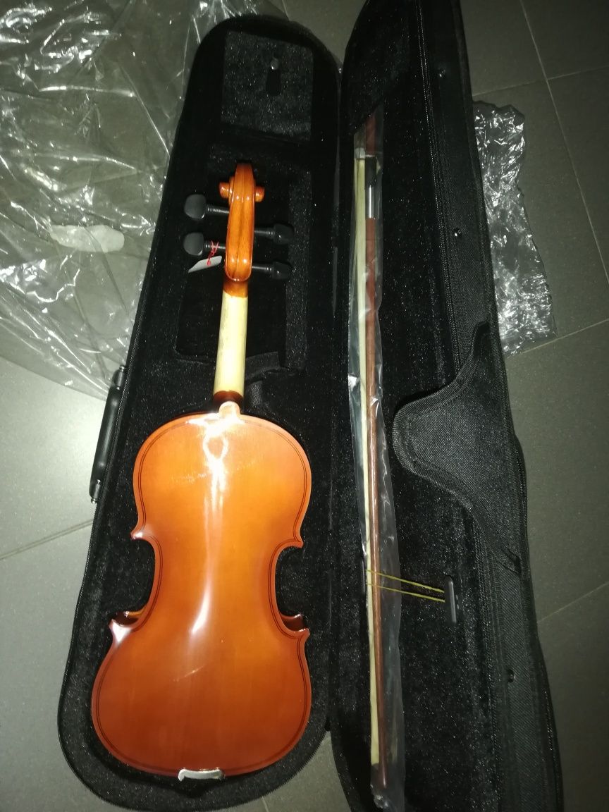 Violino novo de madeira castanho 1/2 marca MSA