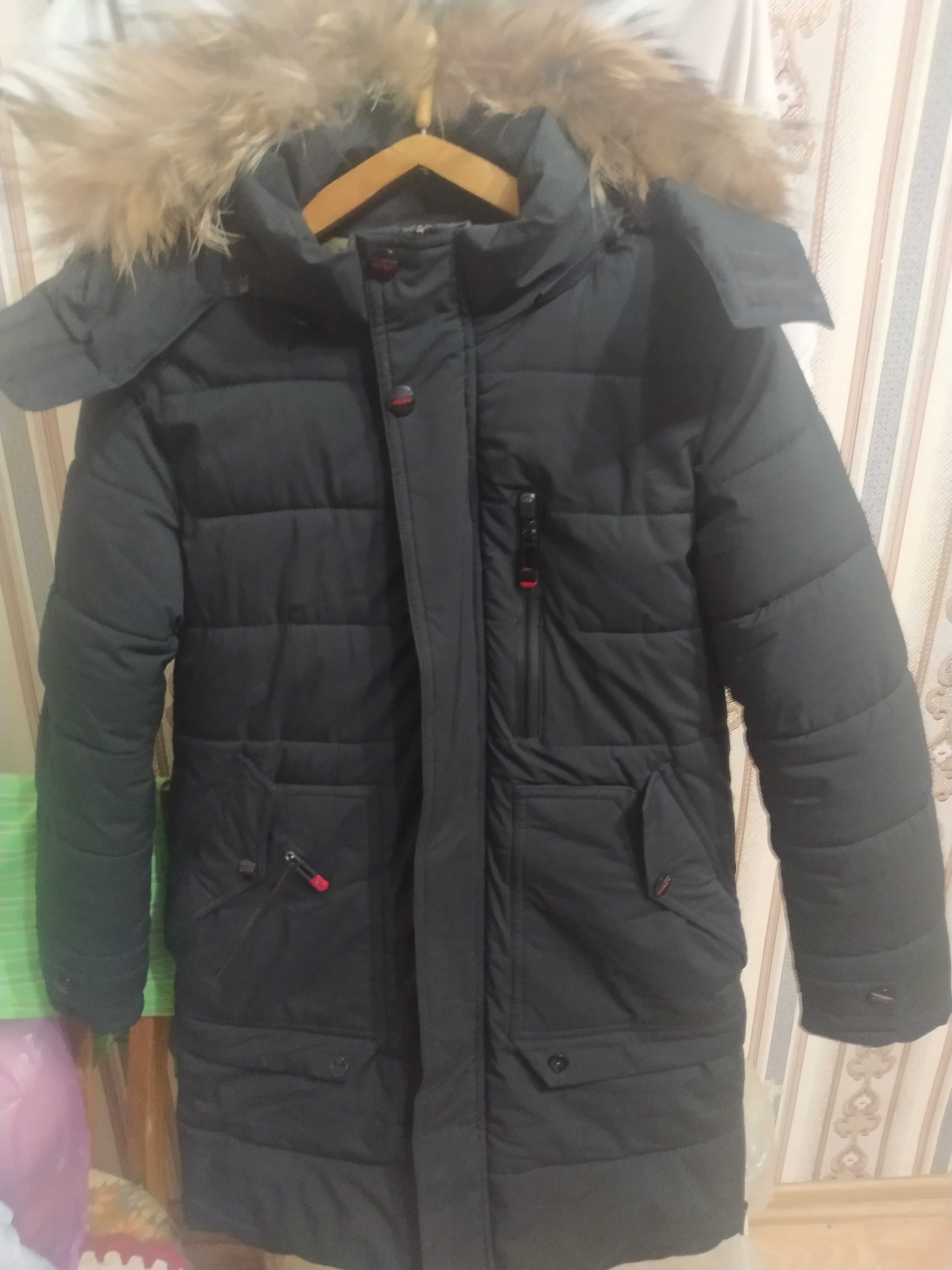 Куртка зимова на хлопчика 10-12 років,на зріст 140 см.