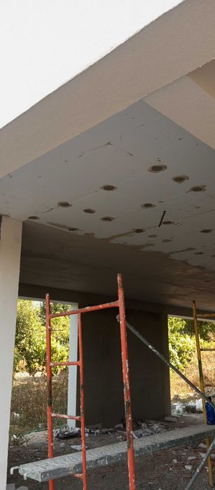 Empreiteiro polivalente.