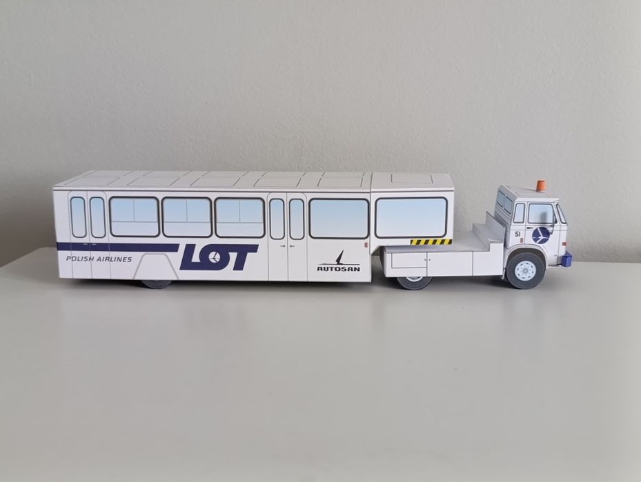 Star C-200 Autosan skala 1:50 lotnisko samolot. Zabawka PLL LOT ciężar