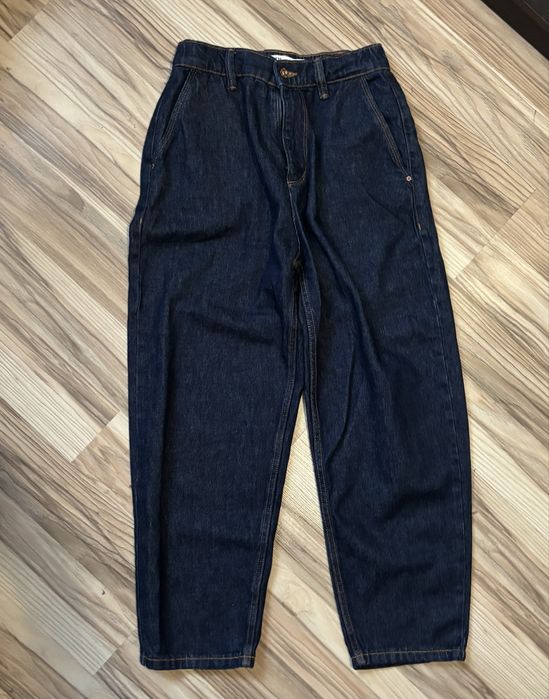 szerokie jeansy ciemne