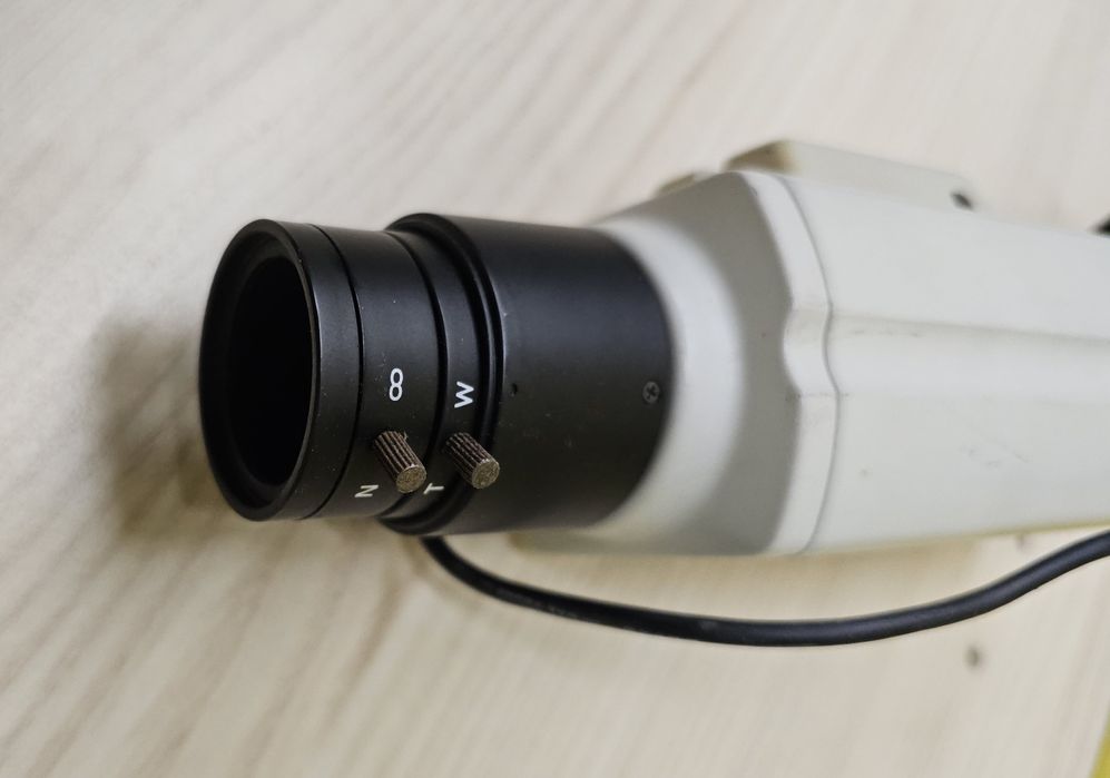 Kamera JBC-386 JnS do monitoringu z ZOOM-em AV/BNC