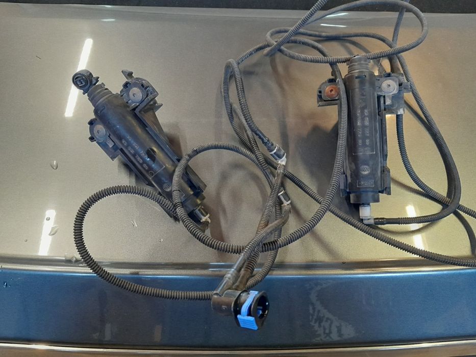 Spryskiwacz lewy , prawy peugeot 3008,5008 wąż,przewód