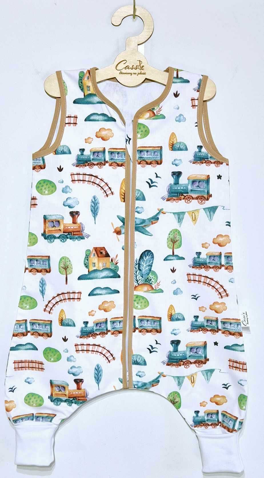 Śpiworek z nogawkami standard 1 tog r 98-104+ wzór Lokomotywa kolorowa